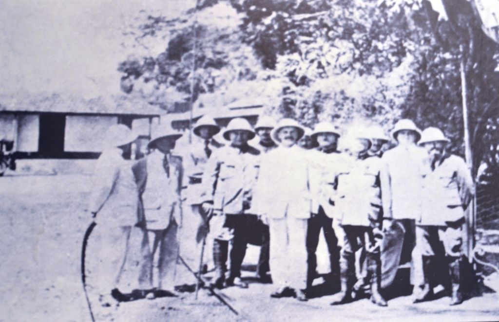 Toàn quyền Đông Dương đi thị sát khu mỏ ở Cẩm Phả năm 1923. Ảnh tư liệu