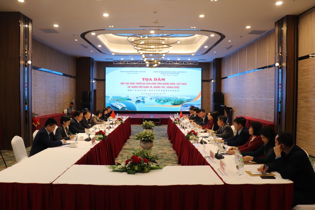 Tọa đàm Hợp tác phát triển du lịch giữa Sở Du lịch tỉnh Quảng Ninh, Việt Nam và thành phố Sùng Tả, Khu tự trị dân tộc Choang, Quảng Tây, Trung Quốc.